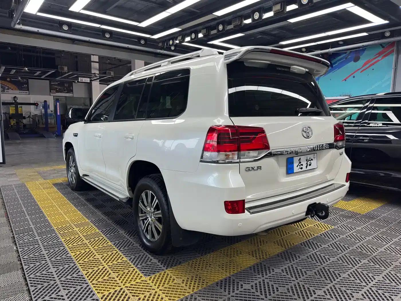 2020 Land Cruiser (Imported) 4.0L Middle East Edition — миниатюра 13
