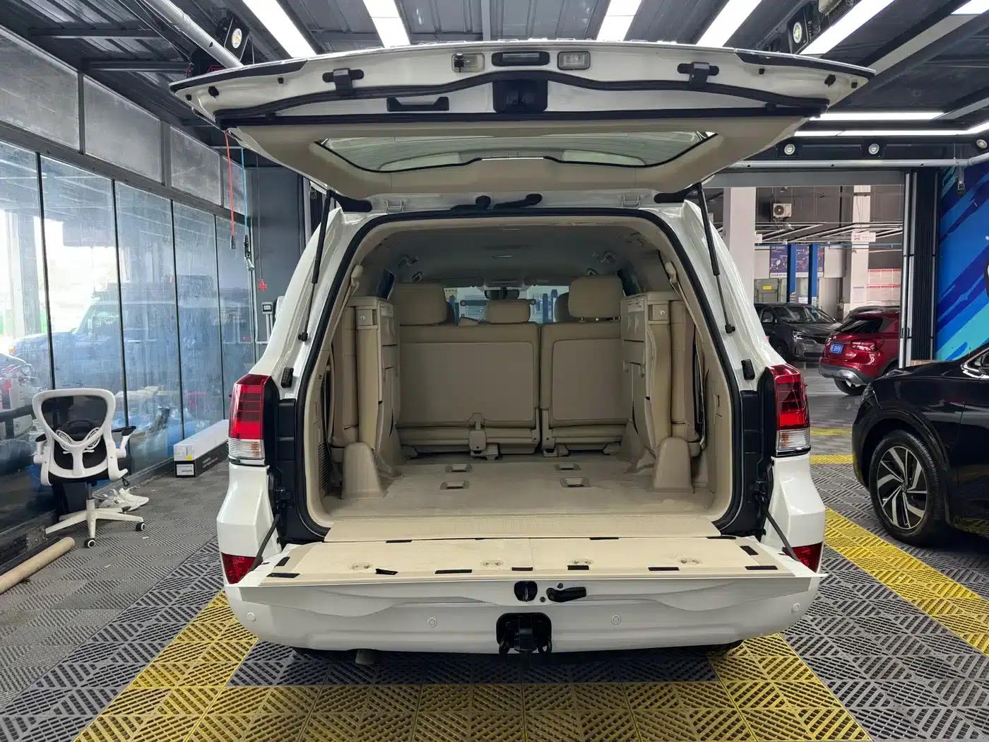 2020 Land Cruiser (Imported) 4.0L Middle East Edition — миниатюра 15
