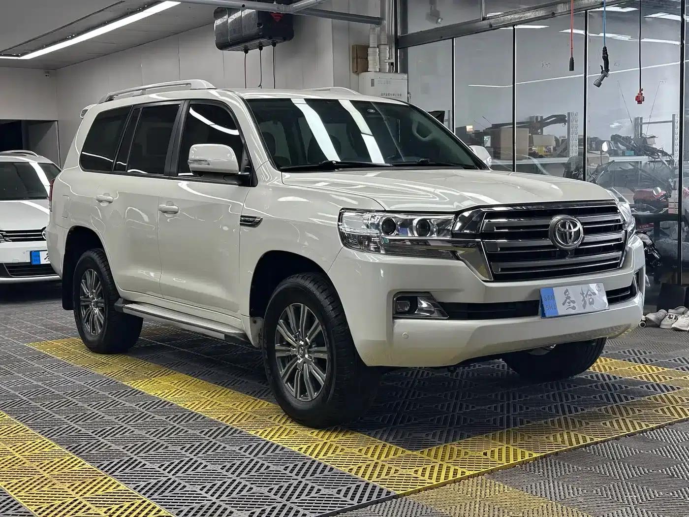2020 Land Cruiser (Imported) 4.0L Middle East Edition — миниатюра 3
