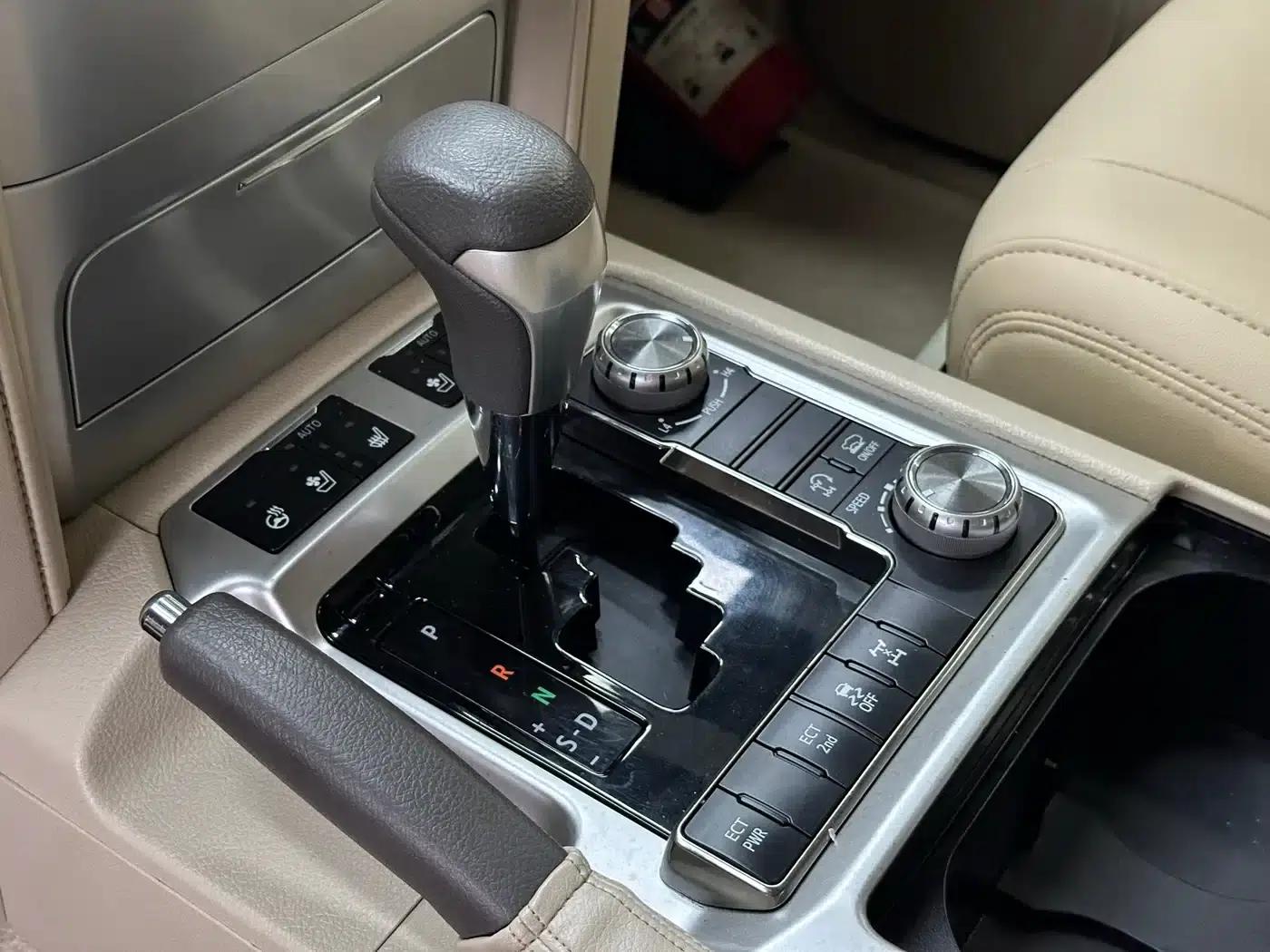 2020 Land Cruiser (Imported) 4.0L Middle East Edition — миниатюра 6