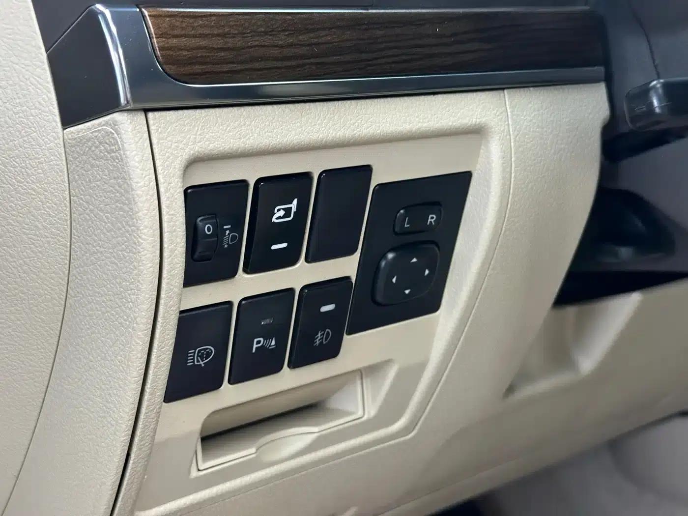 2020 Land Cruiser (Imported) 4.0L Middle East Edition — миниатюра 7