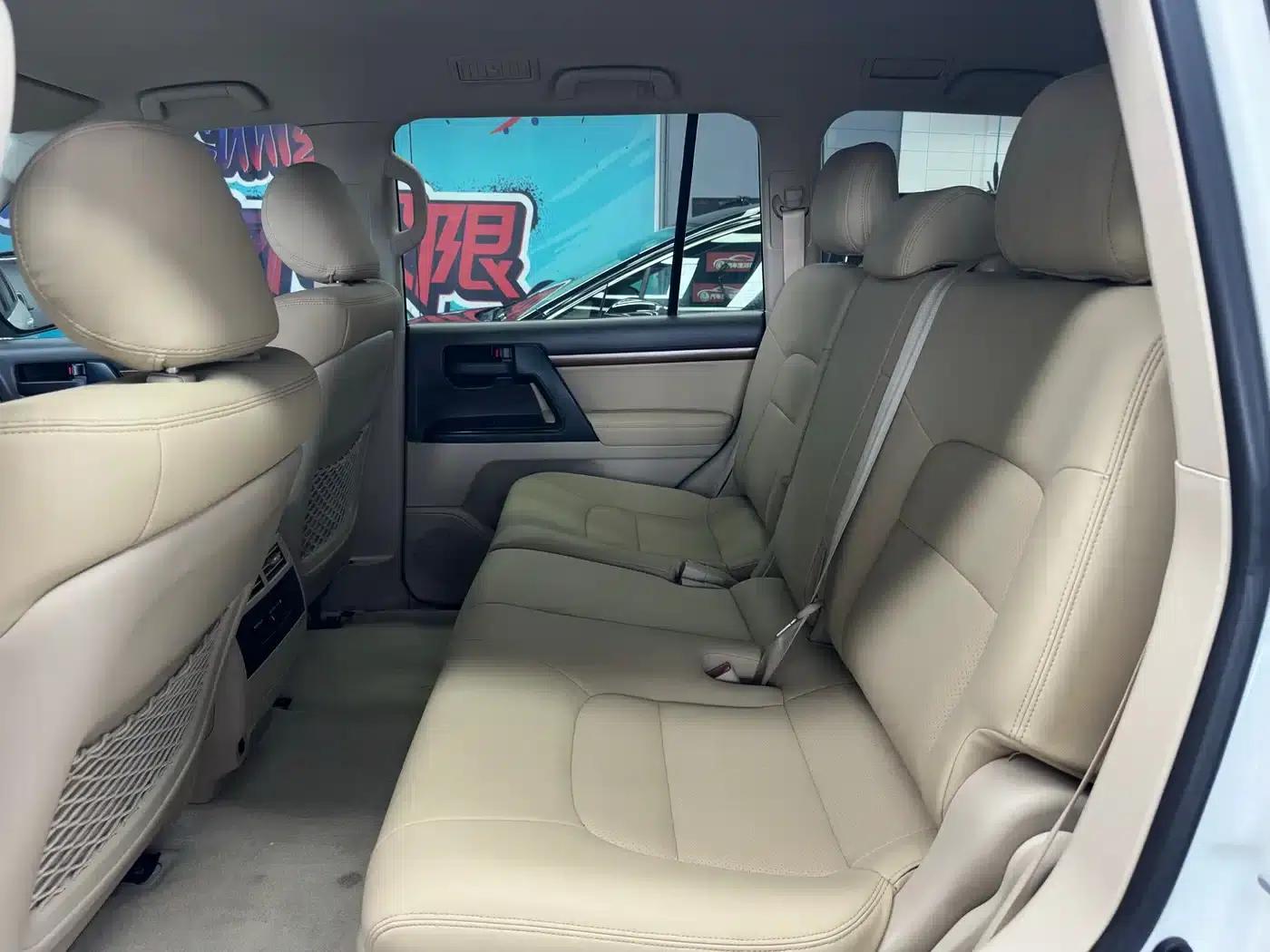 2020 Land Cruiser (Imported) 4.0L Middle East Edition — миниатюра 10