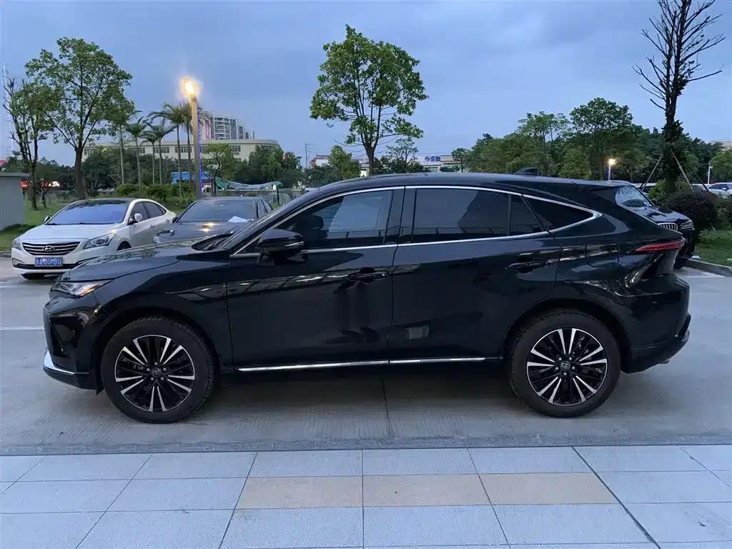 Venza 2023 2.0L CVT 2WD Premium Edition — миниатюра 3