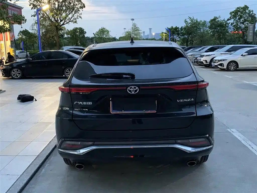 Venza 2023 2.0L CVT 2WD Premium Edition — миниатюра 7