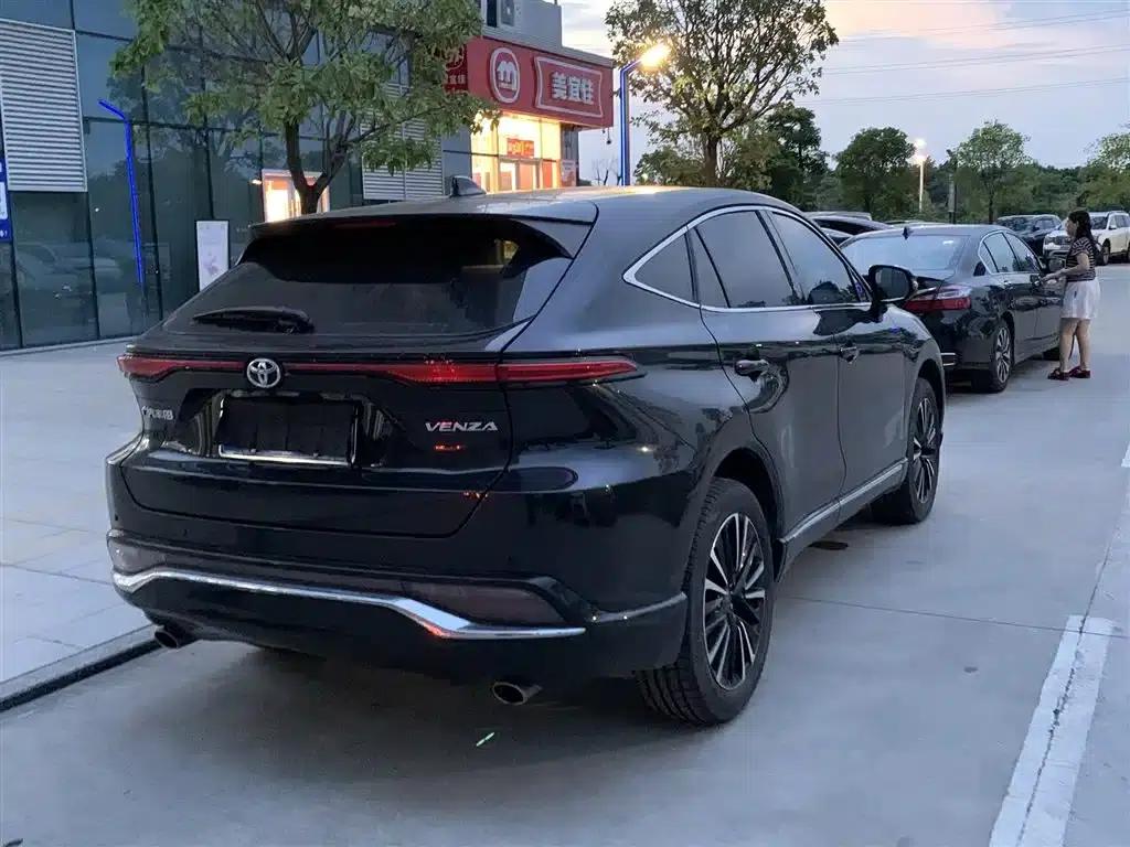 Venza 2023 2.0L CVT 2WD Premium Edition — миниатюра 8