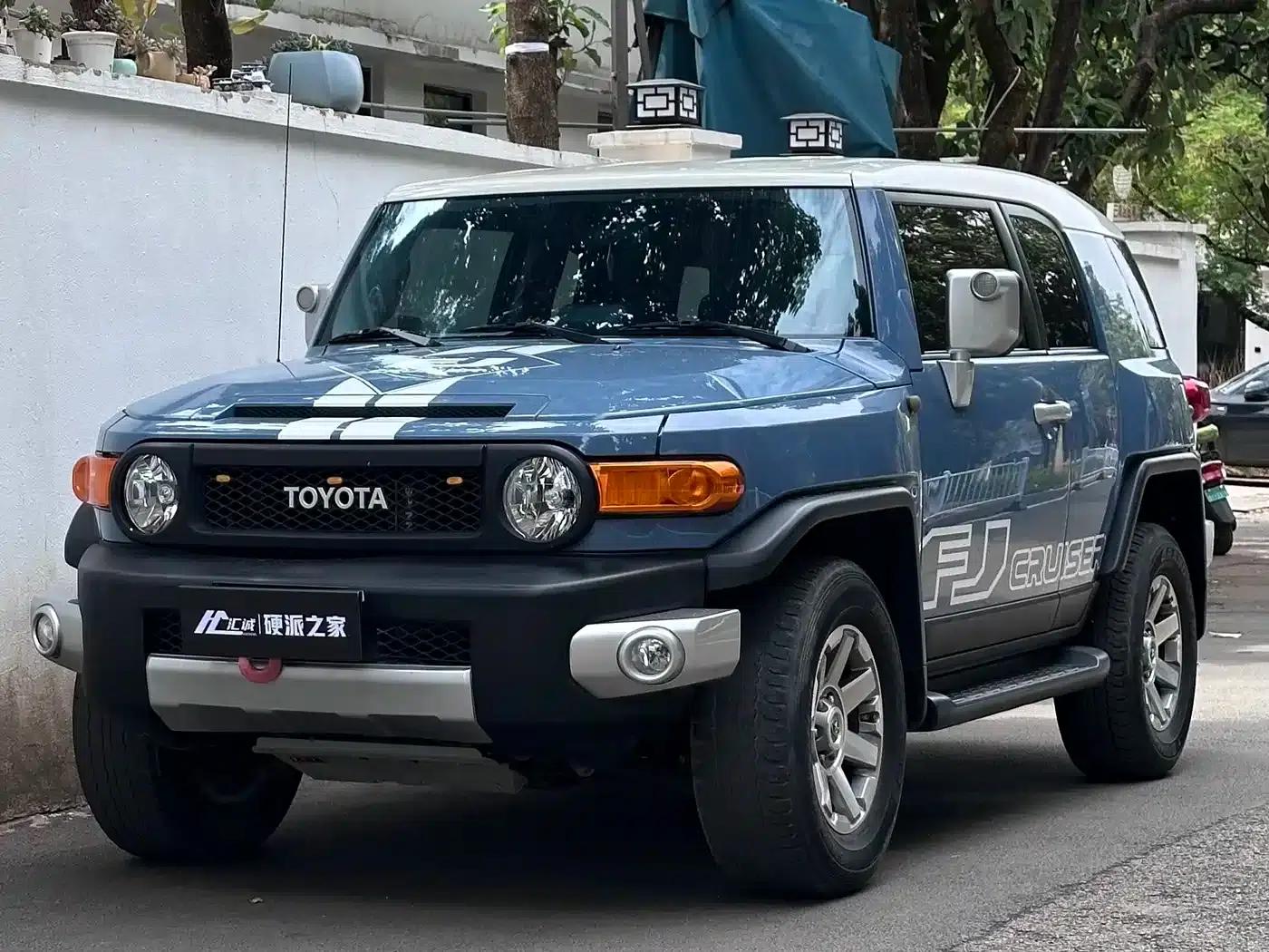 2018 FJ Cruiser 4.0L Automatic — миниатюра 1