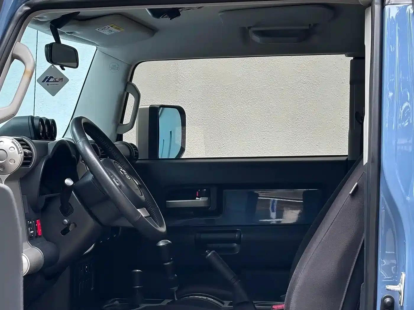 2018 FJ Cruiser 4.0L Automatic — миниатюра 14