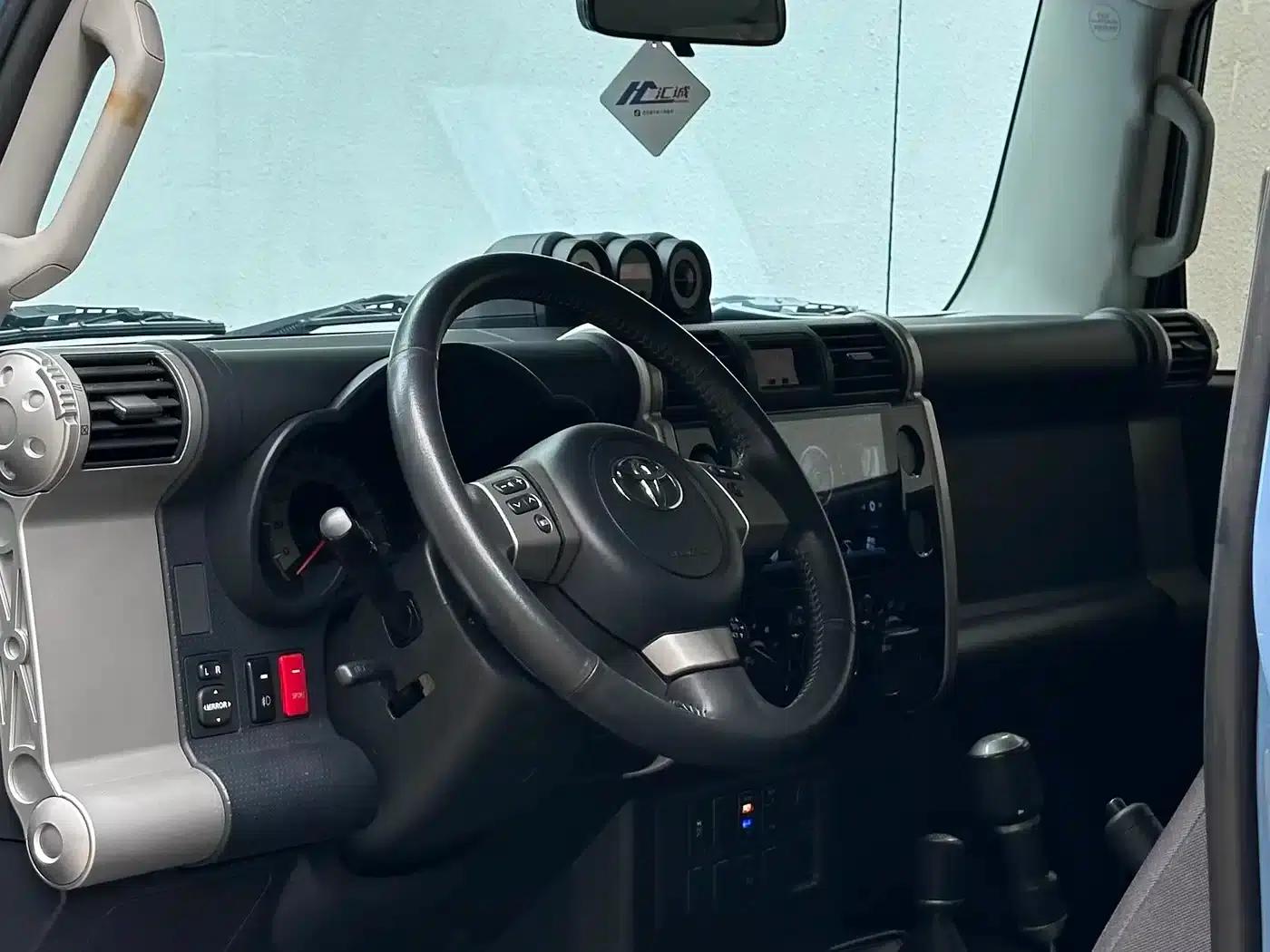 2018 FJ Cruiser 4.0L Automatic — миниатюра 4