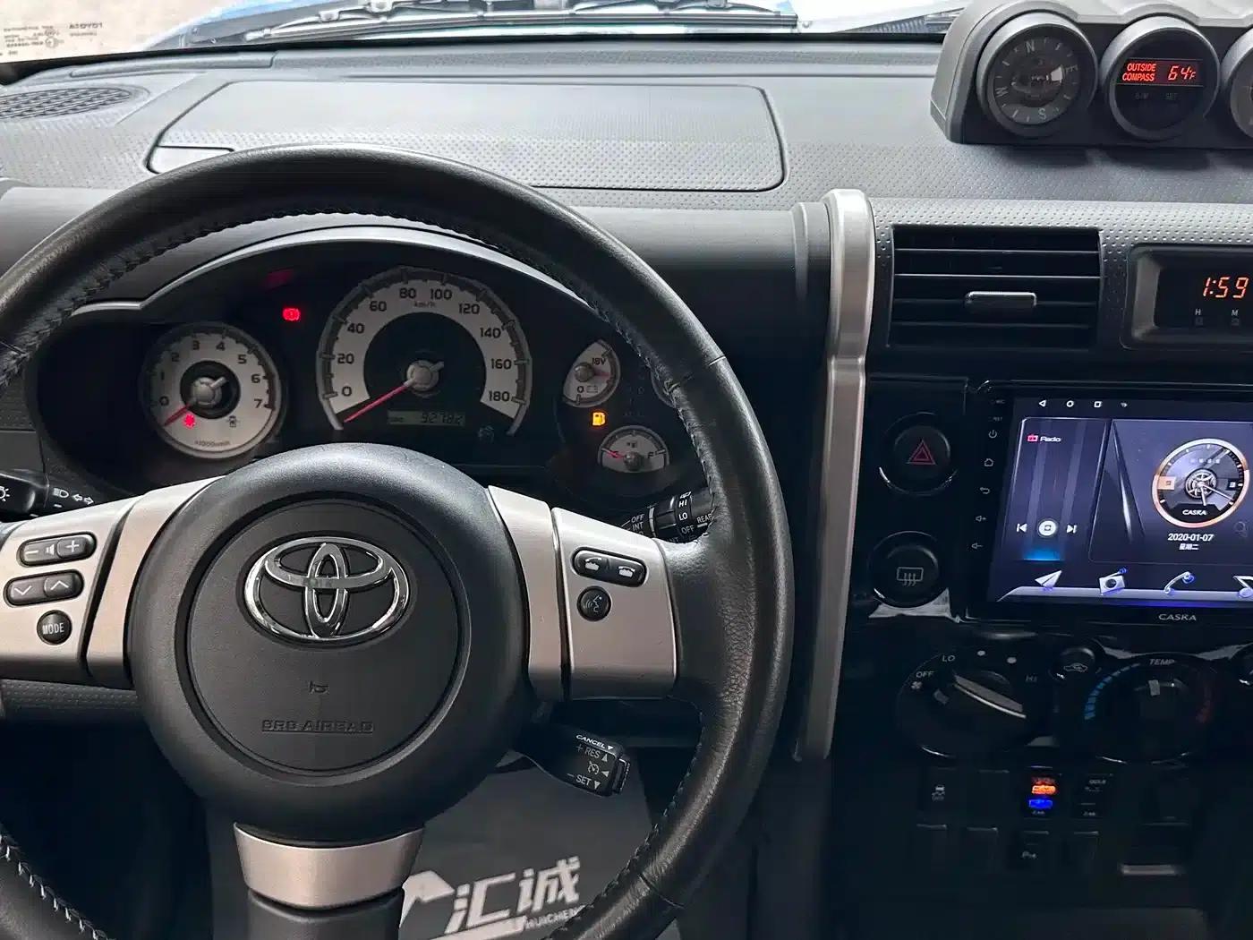 2018 FJ Cruiser 4.0L Automatic — миниатюра 10