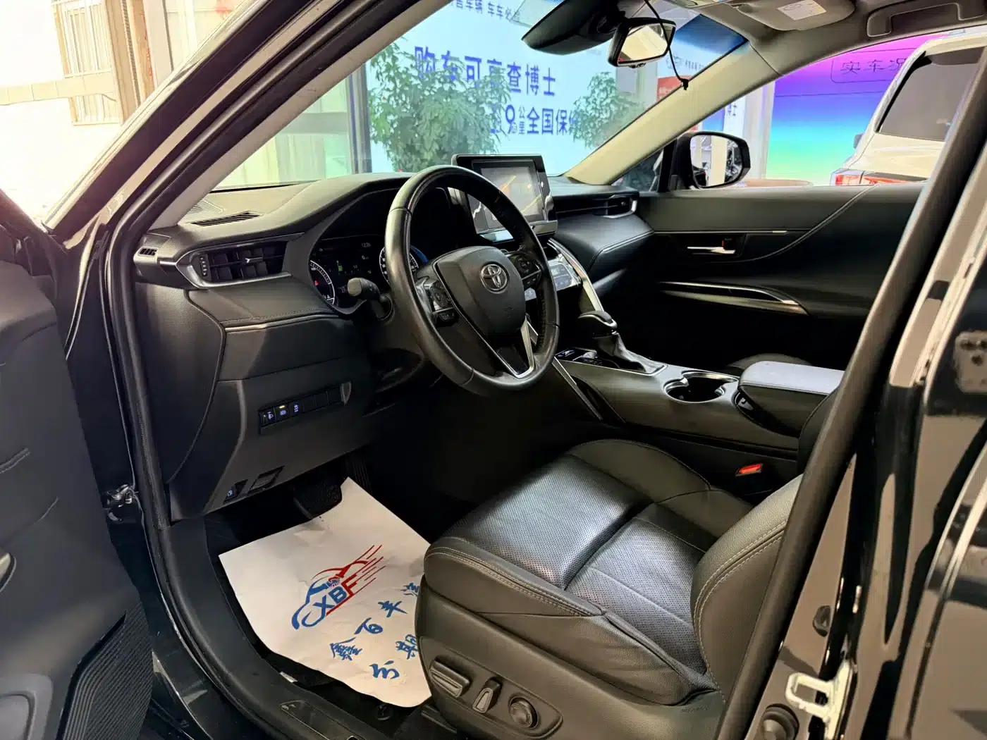 HARRIER 2022 Hybrid 2.5L CVT 2WD Luxury Edition — миниатюра 4