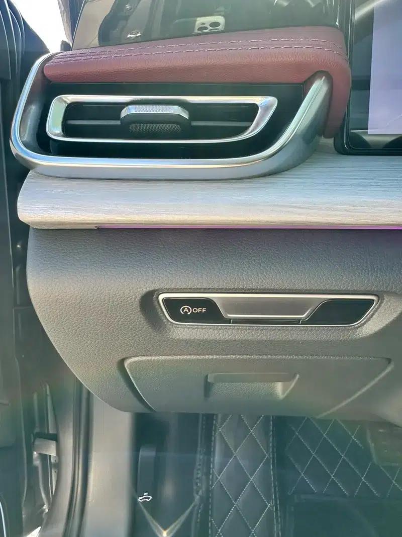 Hongqi H5 2024 2.0T Automatic Intelligent Flagship Edition — миниатюра 10