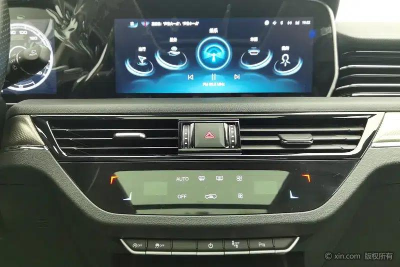 Hongqi HS5 2022 Facelift 2.0T Intelligent Flagship Edition — миниатюра 12
