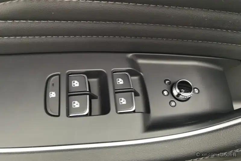 Hongqi HS5 2022 Facelift 2.0T Intelligent Flagship Edition — миниатюра 23