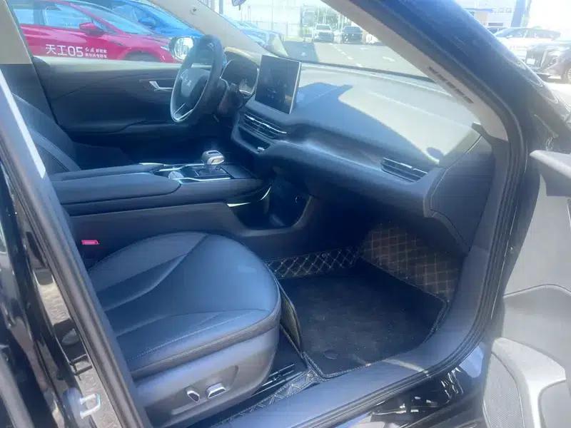 Hongqi E-QM5 2023 Facelift Basic Travel Edition — миниатюра 6