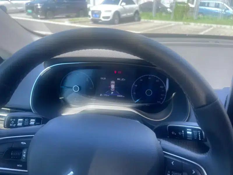 Hongqi E-QM5 2023 Facelift Basic Travel Edition — миниатюра 8