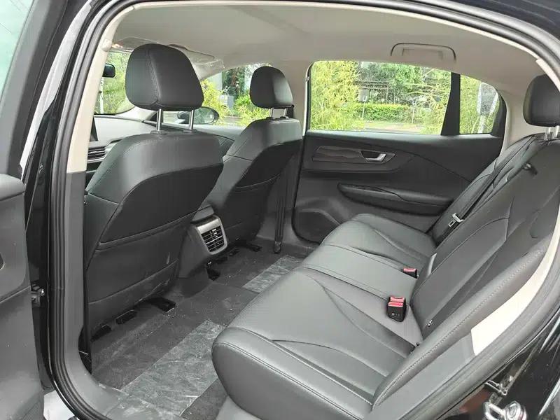 Hongqi E-QM5 2025 610KM PLUS Edition — миниатюра 13