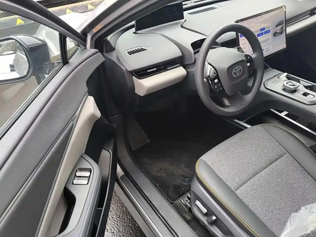 Toyota BZ5 2025 550 JOY — миниатюра 16