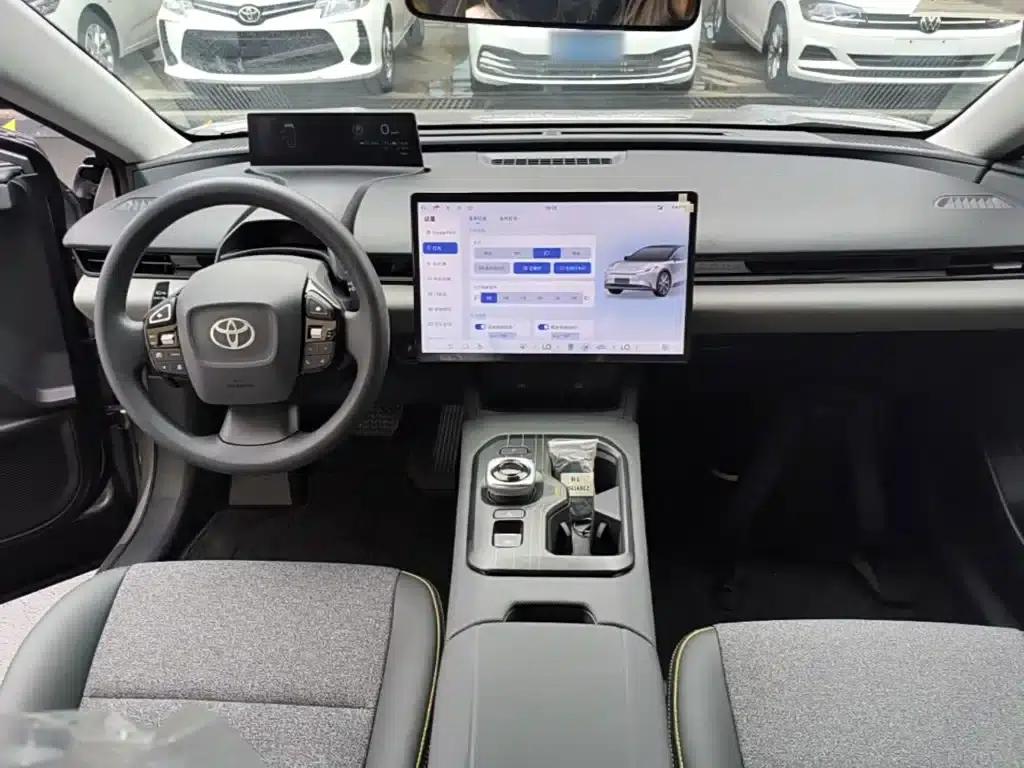 Toyota BZ5 2025 550 JOY — миниатюра 10