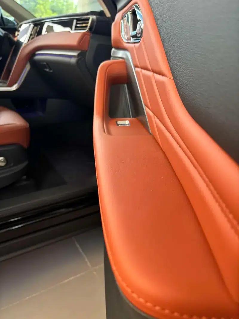 Hongqi HS7 PHEV 2024 2.0T AWD Flagship Edition 7-seater — миниатюра 12