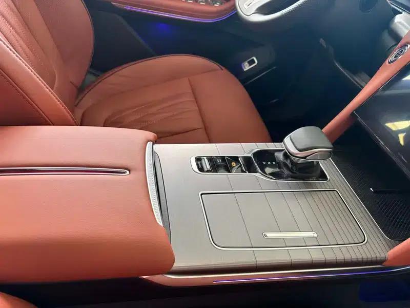 Hongqi HS7 PHEV 2024 2.0T AWD Flagship Edition 7-seater — миниатюра 18