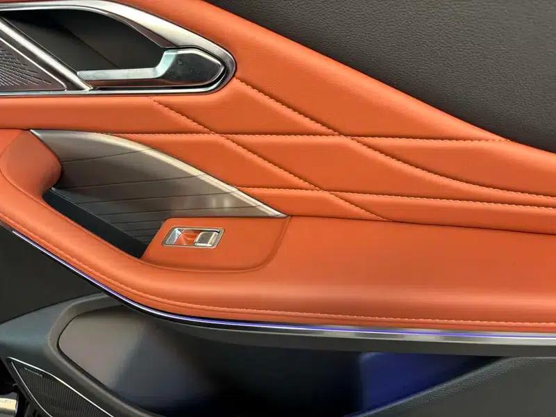 Hongqi HS7 PHEV 2024 2.0T AWD Flagship Edition 7-seater — миниатюра 8