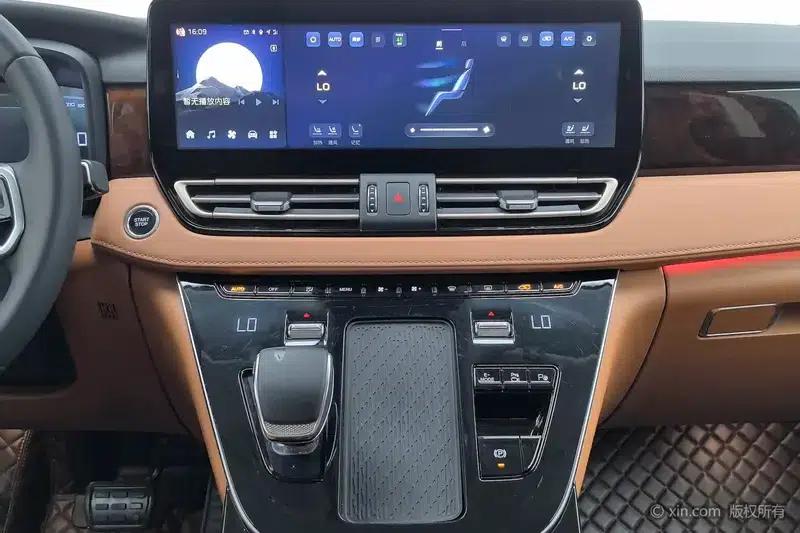 Hongqi HQ9 PHEV 2024 AWD Luxury Edition — миниатюра 13