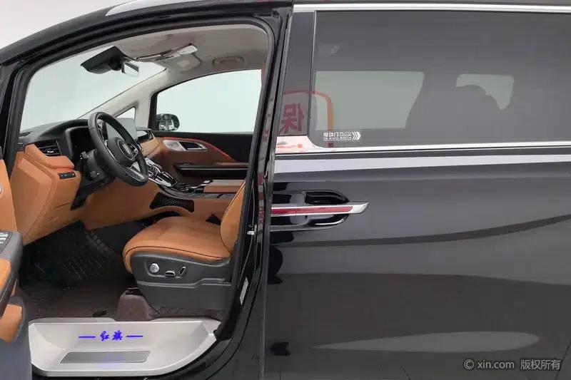 Hongqi HQ9 PHEV 2024 AWD Luxury Edition — миниатюра 17