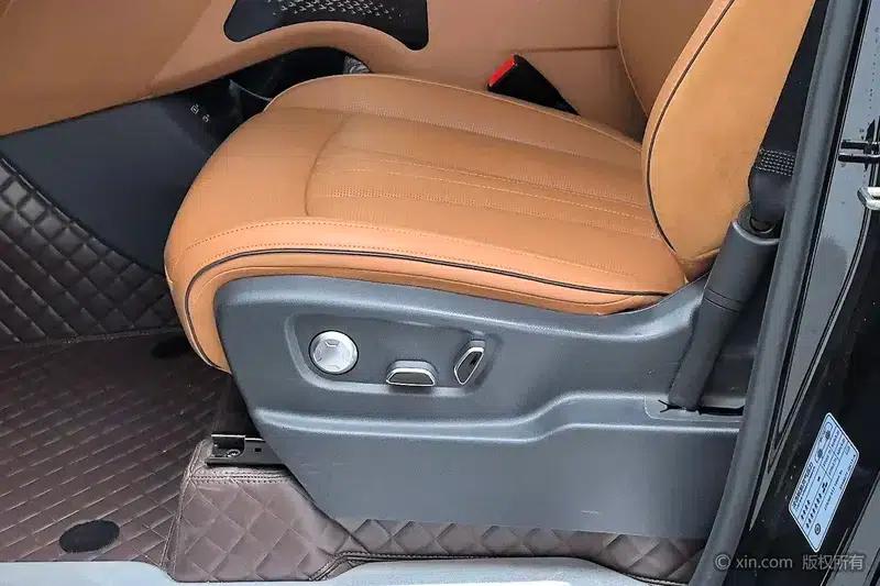 Hongqi HQ9 PHEV 2024 AWD Luxury Edition — миниатюра 18