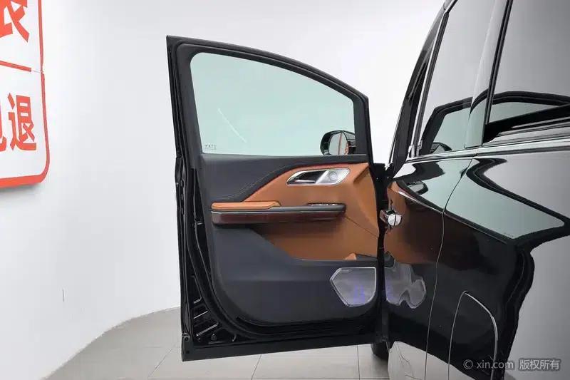 Hongqi HQ9 PHEV 2024 AWD Luxury Edition — миниатюра 21