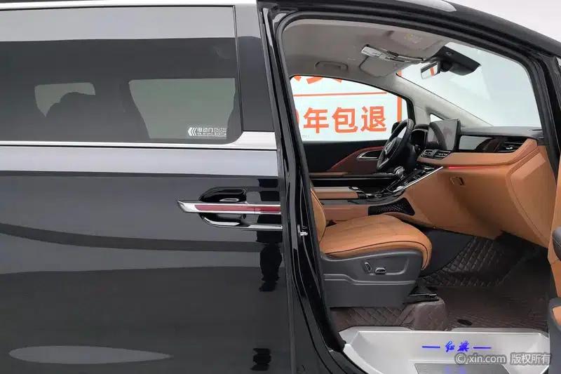 Hongqi HQ9 PHEV 2024 AWD Luxury Edition — миниатюра 8
