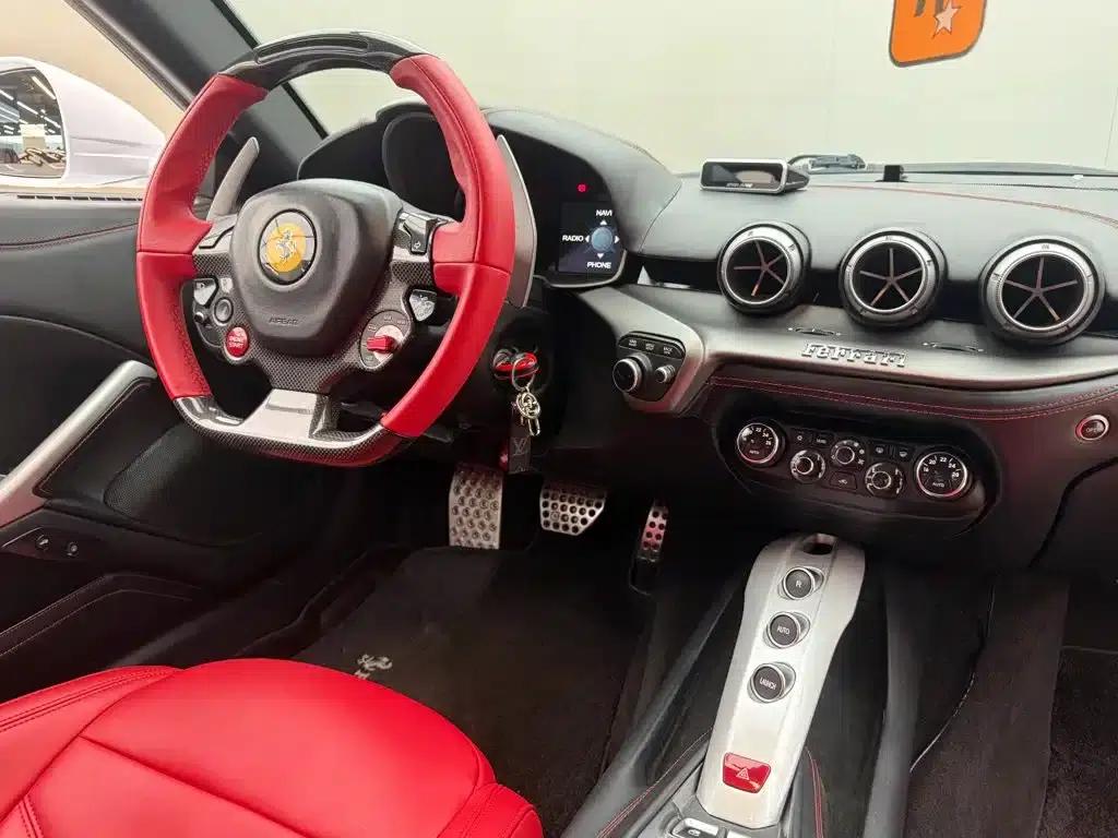 2013 F12berlinetta 6.3L Standard Model — миниатюра 11