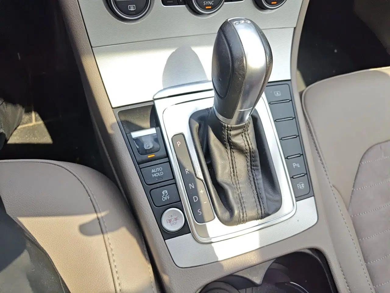 Volkswagen Magotan 2013 2.0 TSI Prestige Model — миниатюра 14