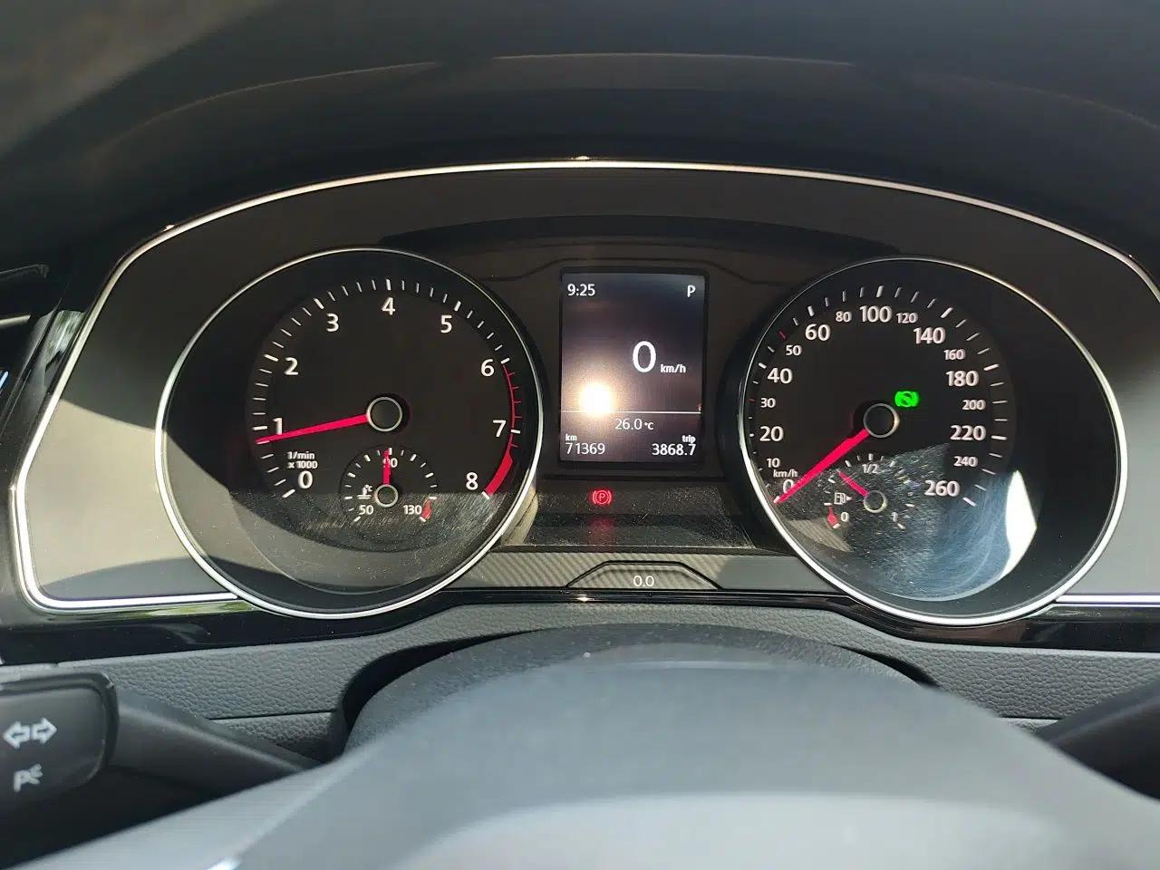 Volkswagen Magotan 2020 330TSI DSG Leading Model — миниатюра 11
