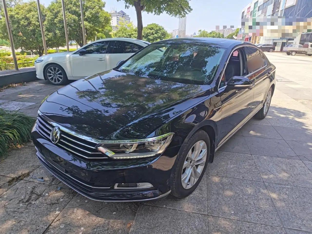 Volkswagen Magotan 2018 Facelift 330TSI DSG Luxury Model — миниатюра 1