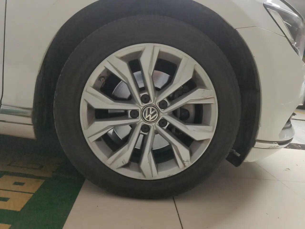 Volkswagen Magotan 2017 330TSI DSG Luxury Model — миниатюра 8