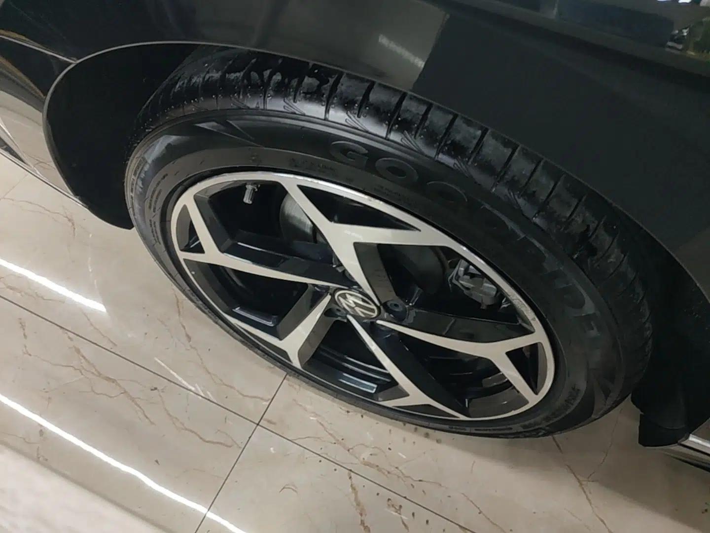 Volkswagen Magotan 2023 2 Million Units Commemorative Edition 330TSI DSG Luxury Version — миниатюра 11