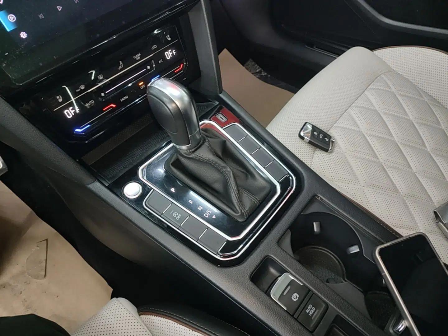 Volkswagen Magotan 2023 2 Million Units Commemorative Edition 330TSI DSG Luxury Version — миниатюра 16