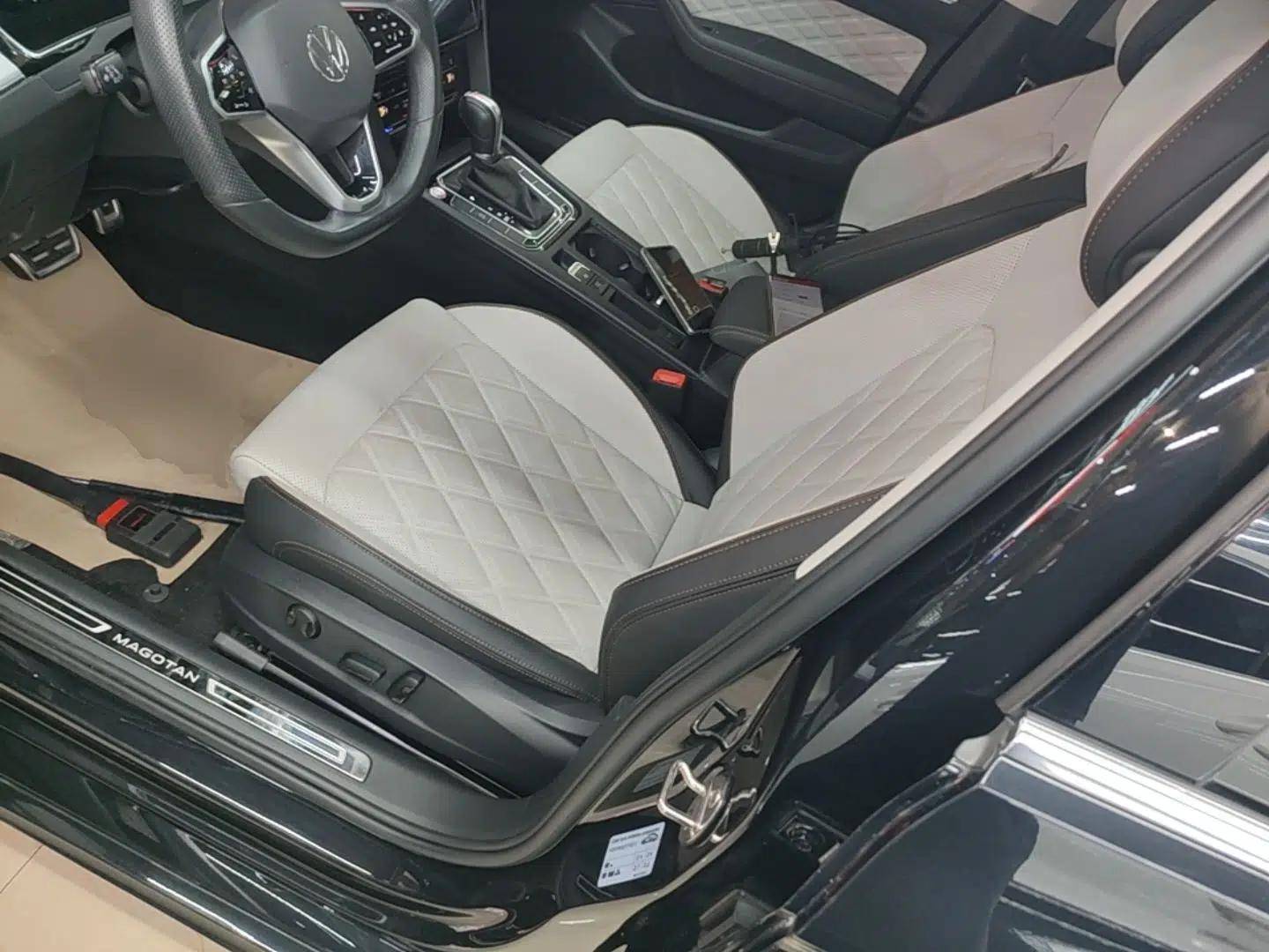 Volkswagen Magotan 2023 2 Million Units Commemorative Edition 330TSI DSG Luxury Version — миниатюра 17