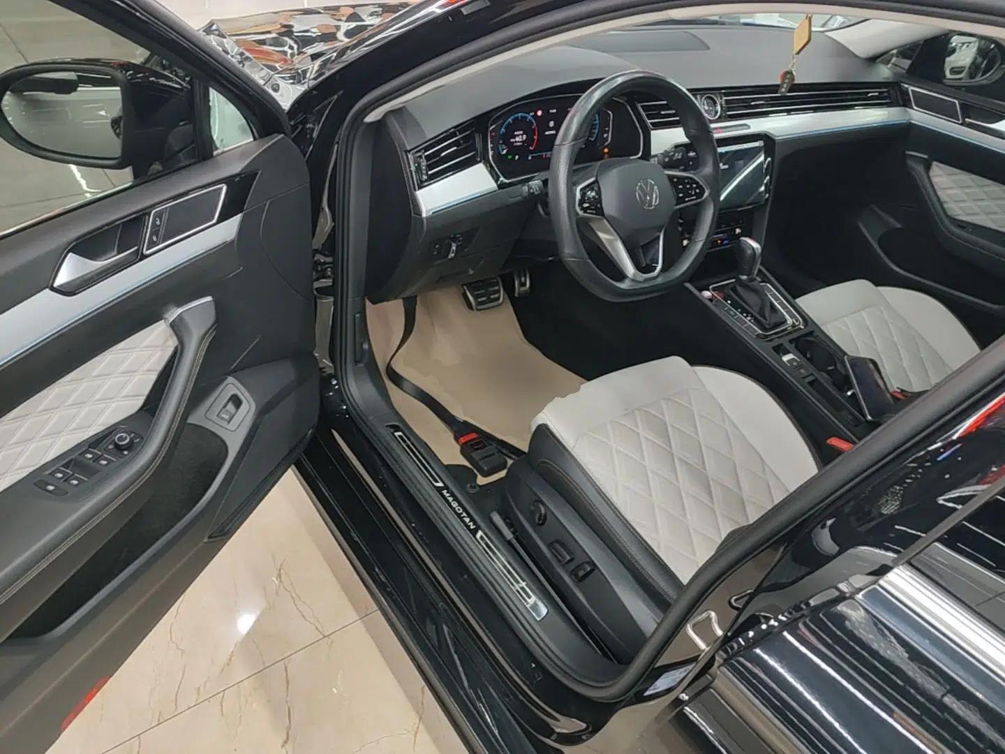 Volkswagen Magotan 2023 2 Million Units Commemorative Edition 330TSI DSG Luxury Version — миниатюра 18