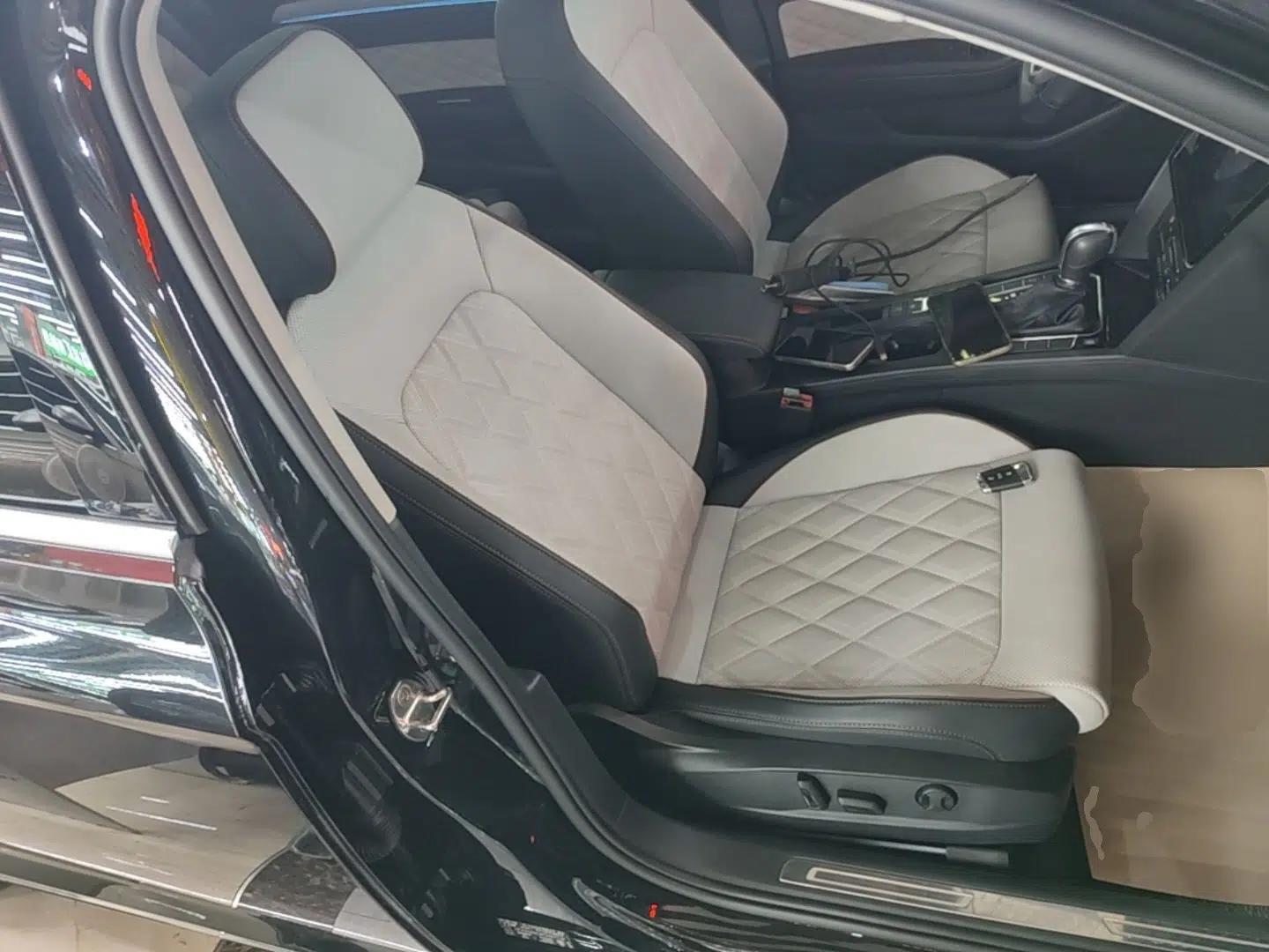 Volkswagen Magotan 2023 2 Million Units Commemorative Edition 330TSI DSG Luxury Version — миниатюра 19