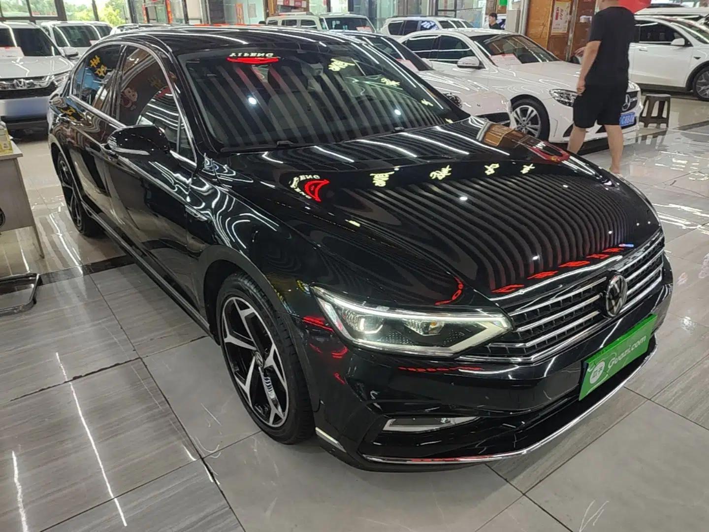 Volkswagen Magotan 2023 2 Million Units Commemorative Edition 330TSI DSG Luxury Version — миниатюра 3