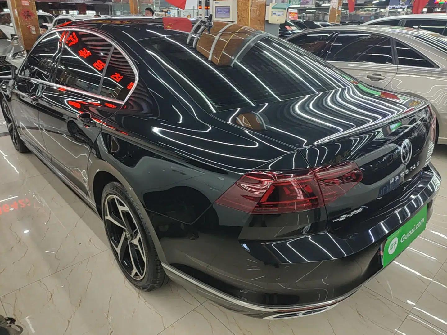Volkswagen Magotan 2023 2 Million Units Commemorative Edition 330TSI DSG Luxury Version — миниатюра 4