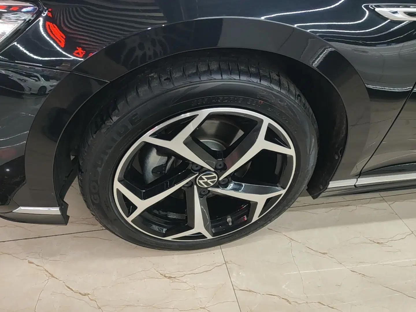 Volkswagen Magotan 2023 2 Million Units Commemorative Edition 330TSI DSG Luxury Version — миниатюра 10
