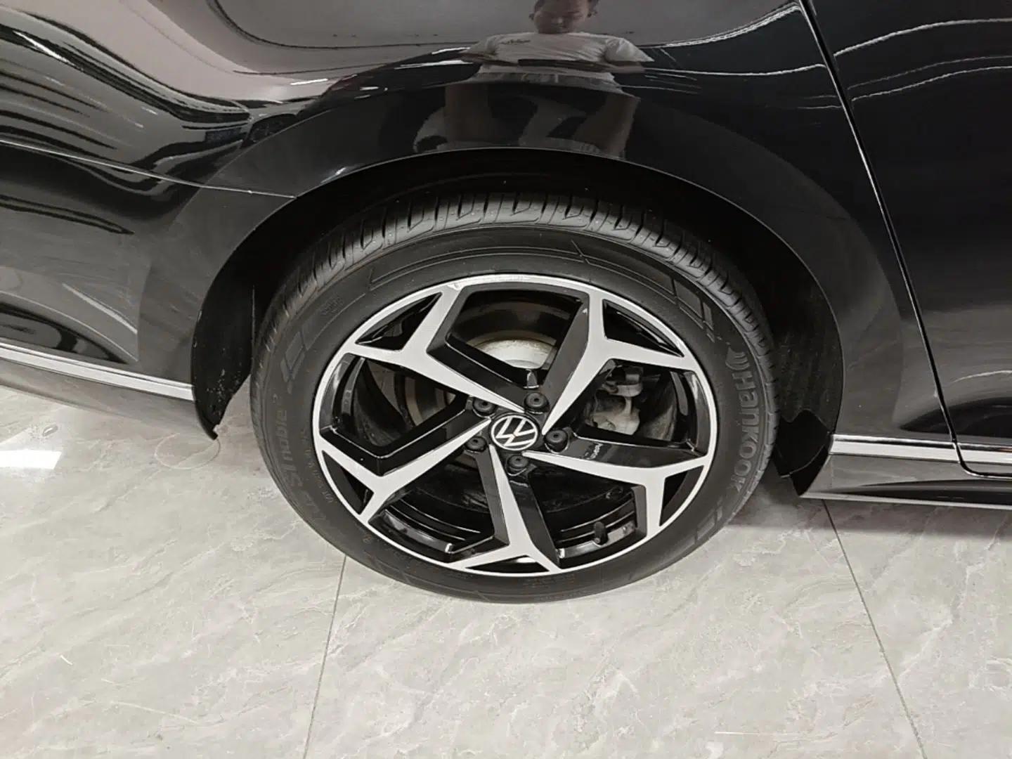 Volkswagen Magotan 2023 2 Million Units Limited Edition 330TSI DSG Leading Version — миниатюра 11