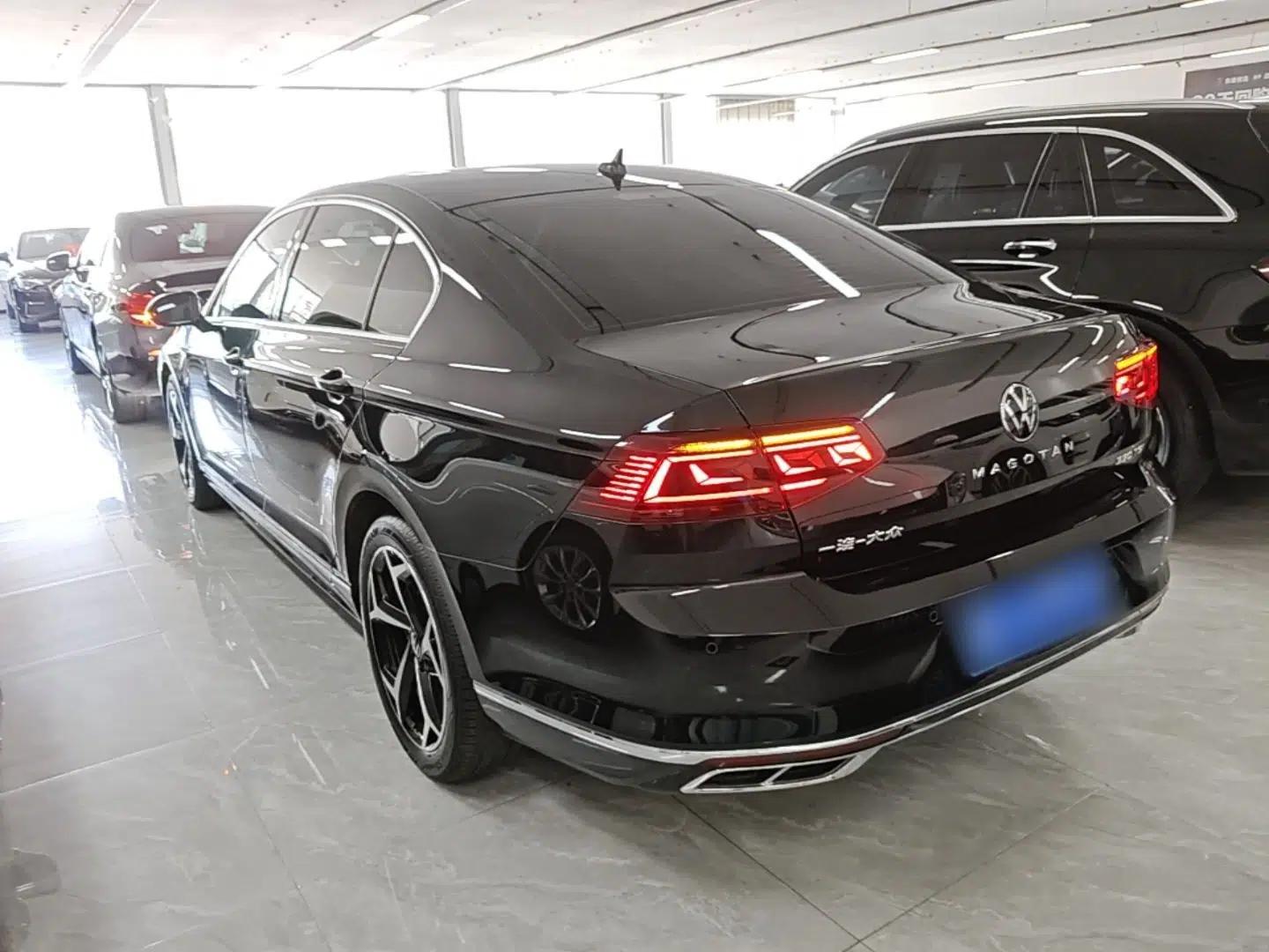 Volkswagen Magotan 2023 2 Million Units Limited Edition 330TSI DSG Leading Version — миниатюра 4