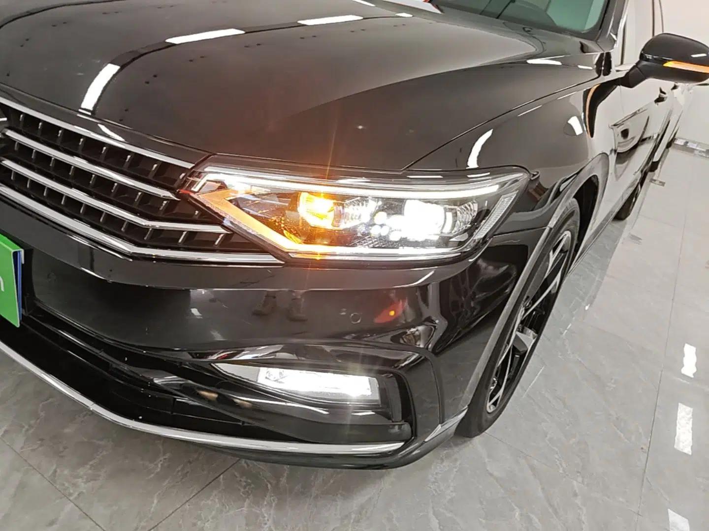 Volkswagen Magotan 2023 2 Million Units Limited Edition 330TSI DSG Leading Version — миниатюра 8