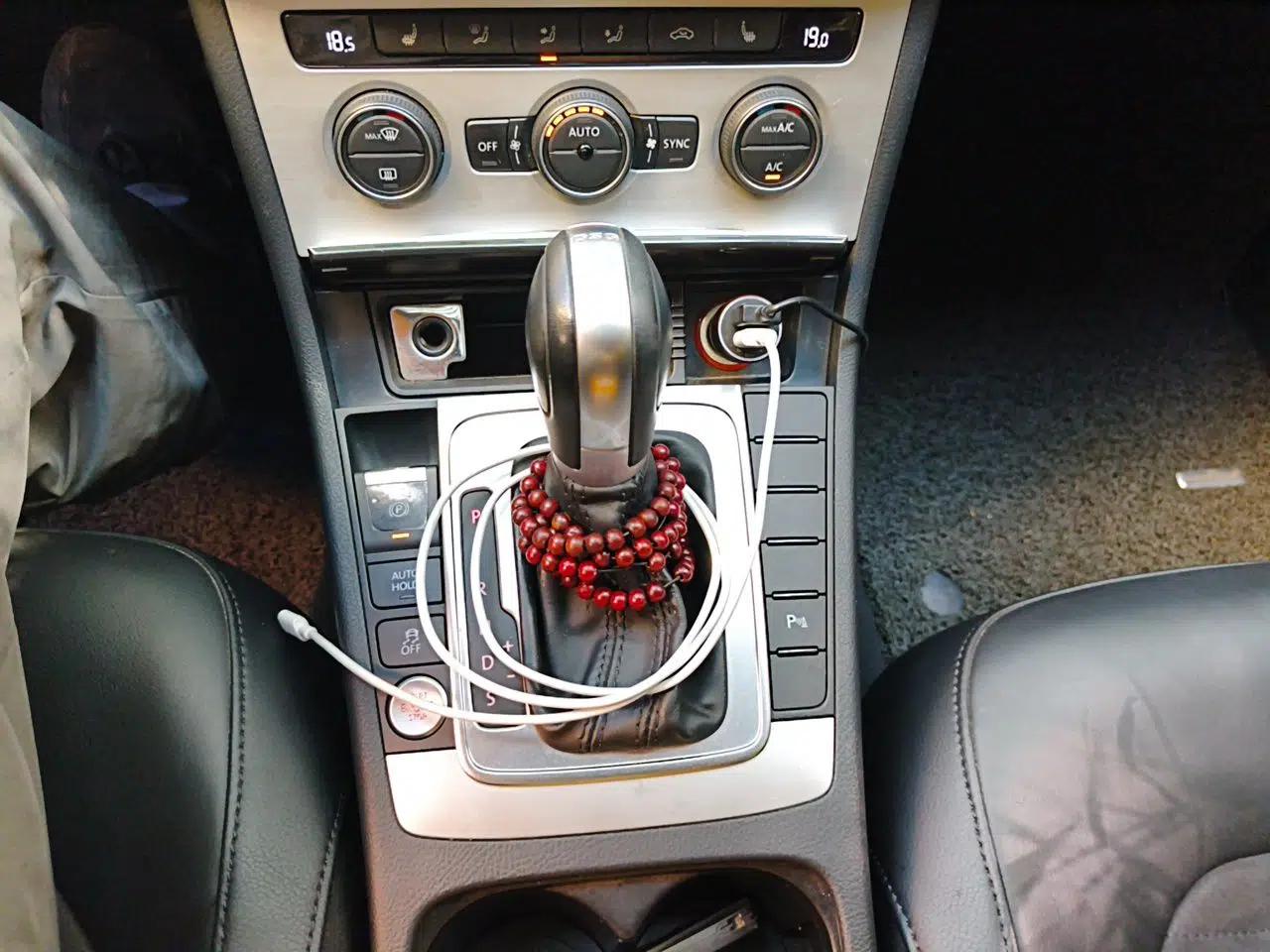 Volkswagen Magotan 2015 Facelift 1.8TSI Luxury Model — миниатюра 14