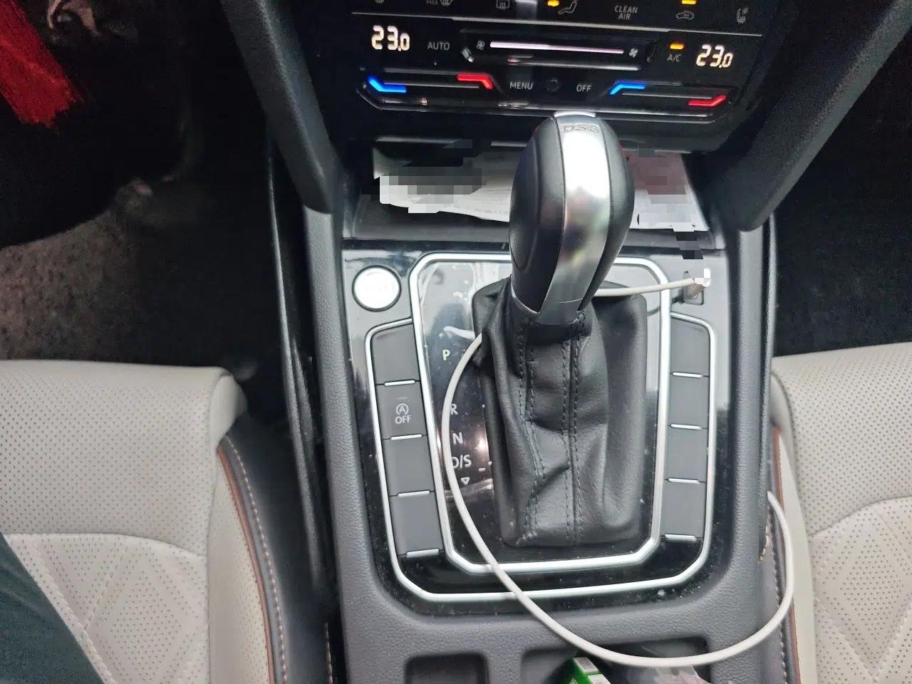 Volkswagen Magotan 2023 2 Million Units Commemorative Edition 330TSI DSG Luxury Version — миниатюра 14