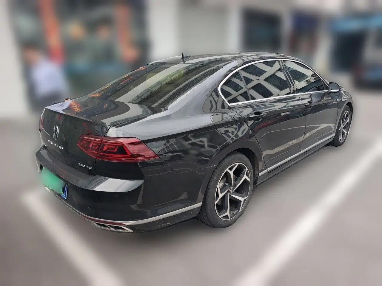 Volkswagen Magotan 2023 2 Million Units Commemorative Edition 330TSI DSG Luxury Version — миниатюра 6