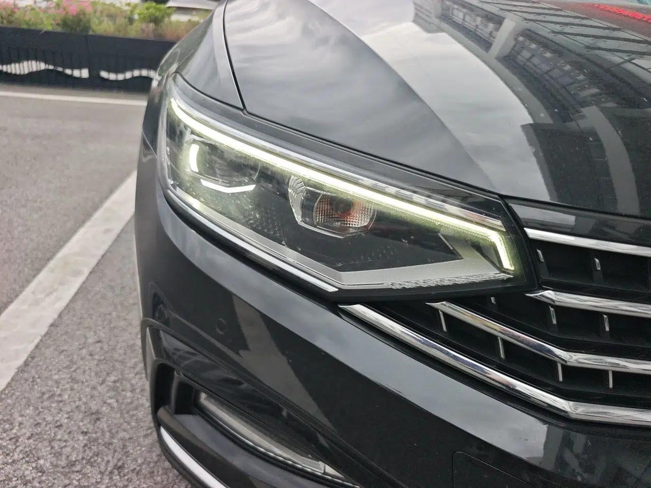 Volkswagen Magotan 2023 2 Million Units Commemorative Edition 330TSI DSG Luxury Version — миниатюра 7